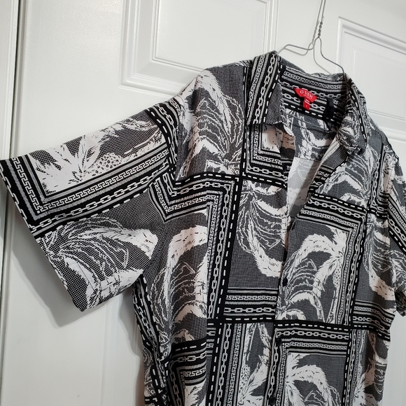 GUESS Men's Short Sleeve Tropical Print Shirt size L - Picture 4 of 15